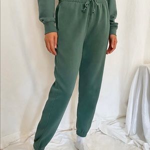 Aritiza slim fit boyfriend sweatpant